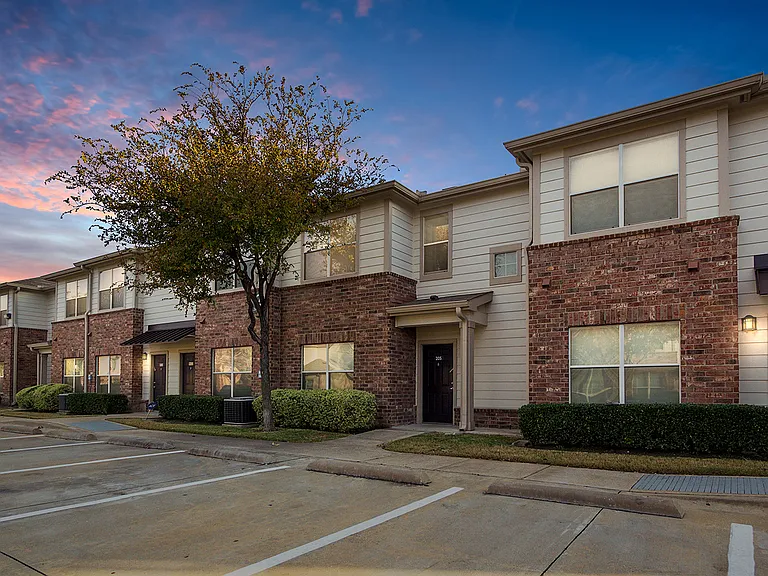 8004 W Virginia Dr — Photo 4