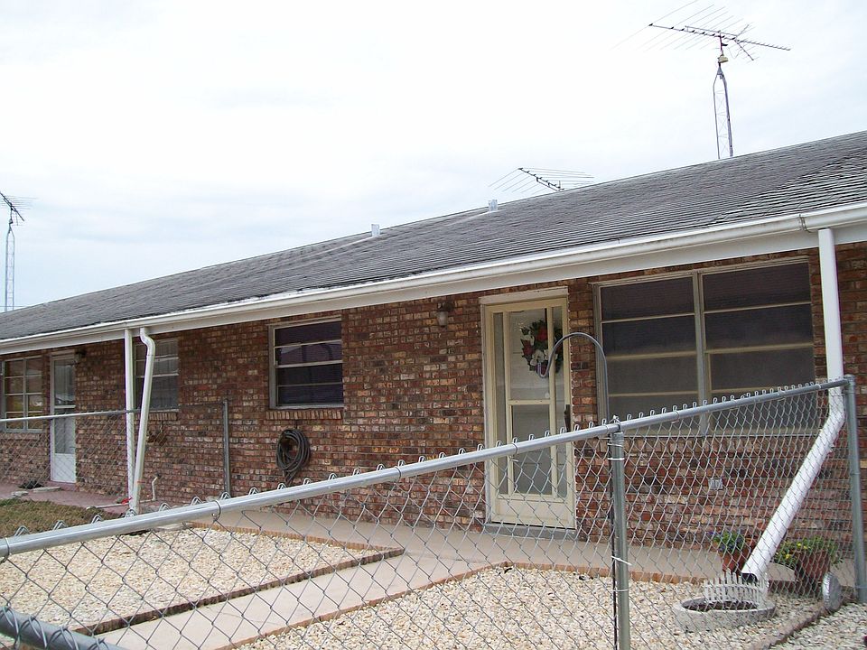 FRONT OF HOUSE(EASY UP KEEP)