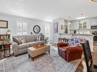 3801 Chamberlain Ln APT B, Louisville, KY