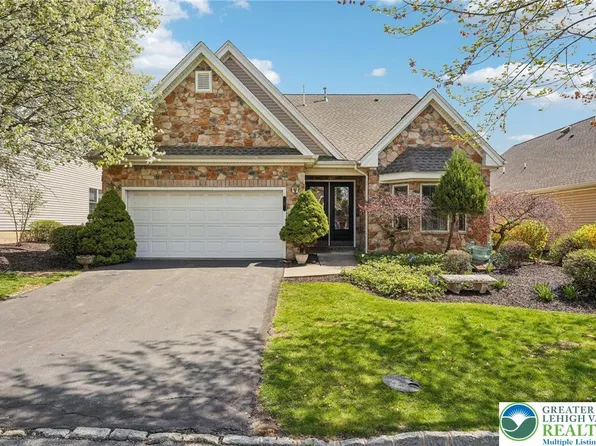 5 Nottingham Ln, Easton, PA 18045