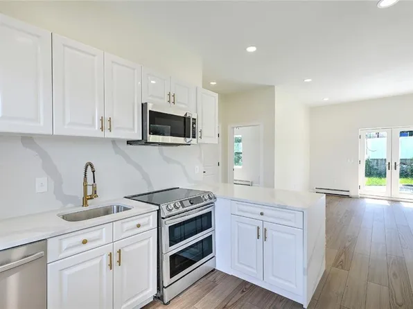 6 John St, Johnston, RI 02919