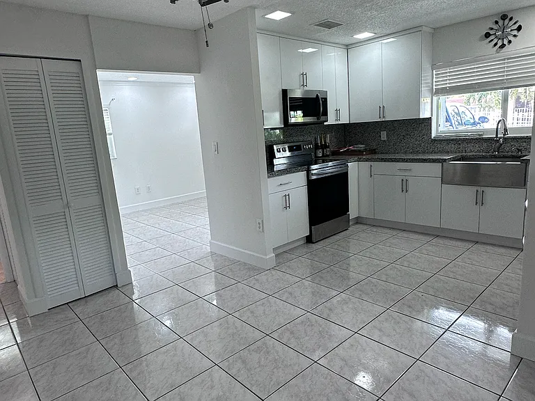 1864 NW 21st St #2 — Photo 10