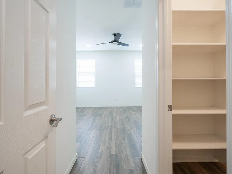 10872 W Marshall Ave — Photo 16