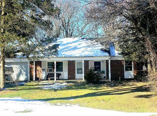 2 Hollow Ct, Setauket, NY 11733