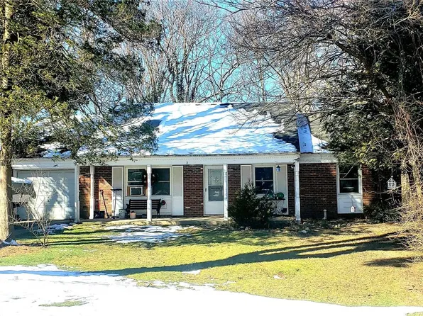 2 Hollow Court, Setauket, NY 11733