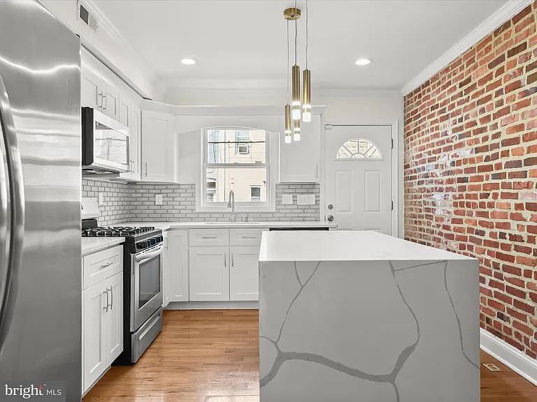 404 N Robinson St — Photo 4