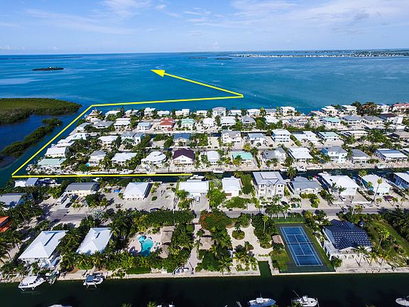 5th image of 1042 Bay Dr
