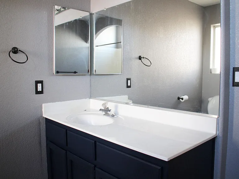 906 Desert View Dr — Photo 11