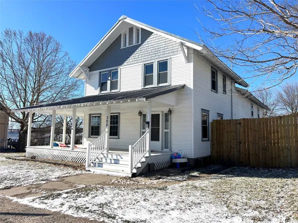 305 S 4th St, Guthrie Center, IA 50115