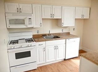 40 Freebody St #2S, Newport, RI 02840