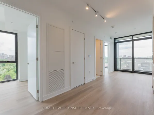 86 Dundas St E #1204, Mississauga, ON L5A 1W4