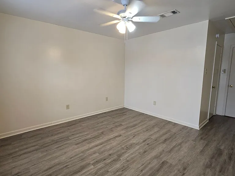 8469 Governor Dr — Photo 10