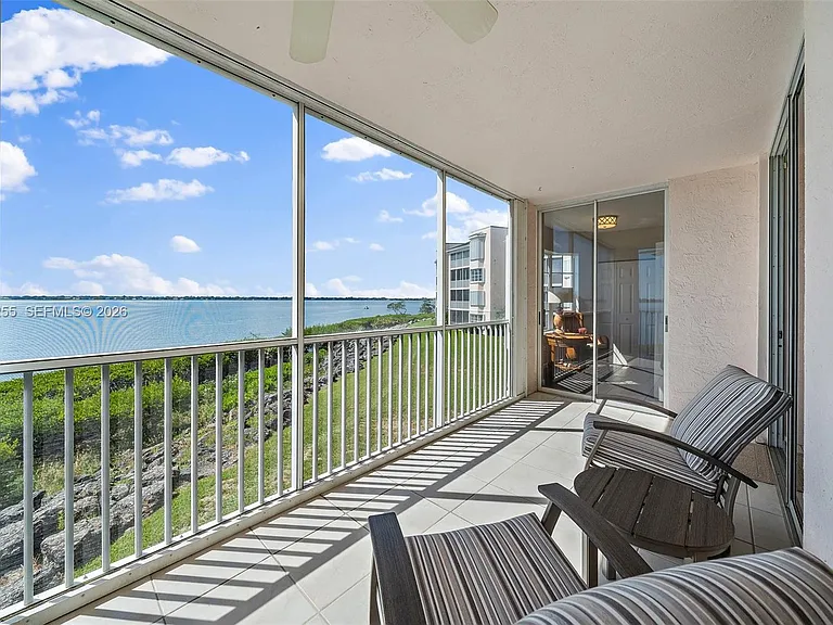 5800 NE Island Cove Way #2207 — Photo 3