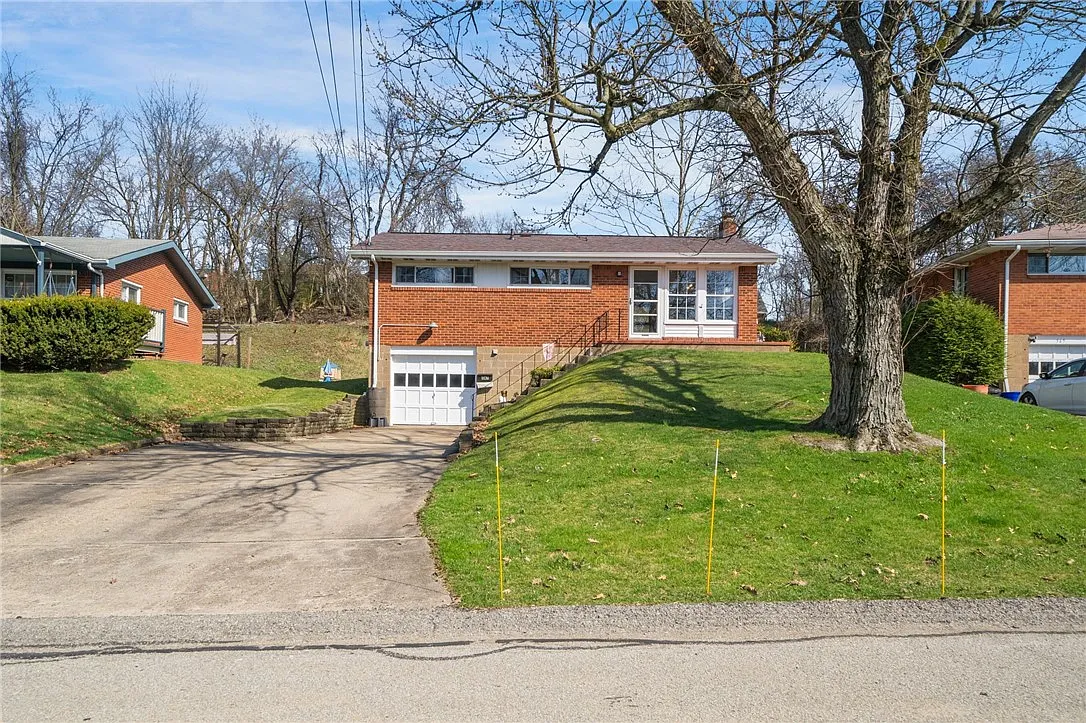 567 Firethorne Dr photo 1