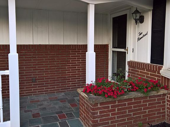 5th image of 200 Greenwood Dr