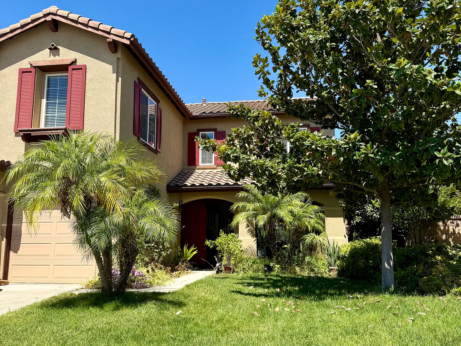 5 bed, 3677 sqft, $4,800 — Photo 1