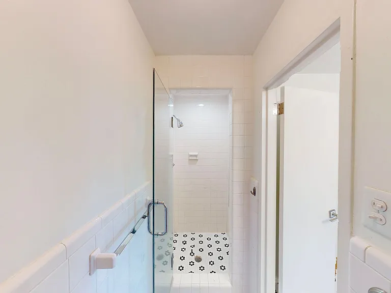 1300 Queens Rd #309 — Photo 23
