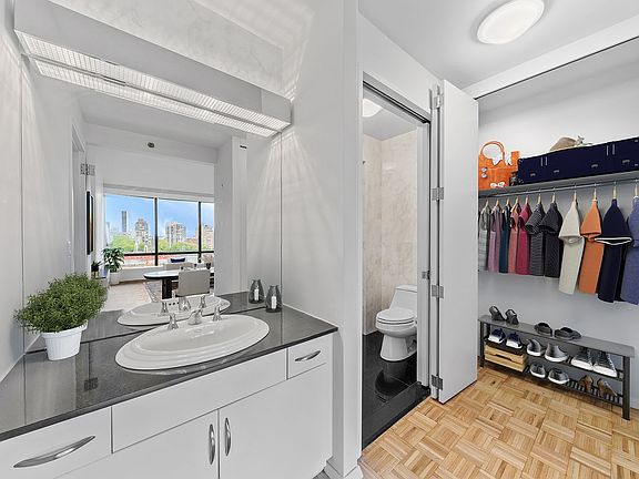 4th image of 420 E 61st St APT 3C