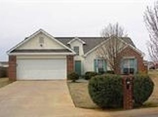 102 Luster Dr, Warner Robins, GA 31088