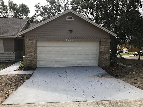 2nd image of 6924 Colony Oaks Ln