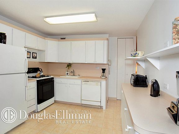 4th image of 2 Bay Club Dr APT 12J