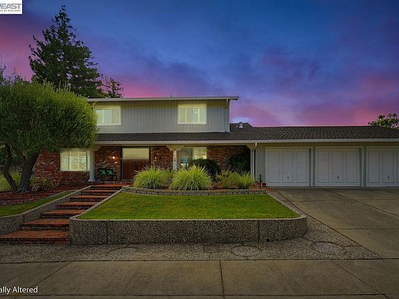 4th image of 2481 Palmira Pl