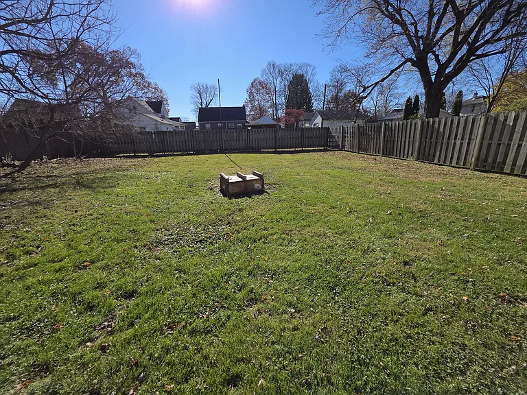 710 E Chestnut St — Photo 25