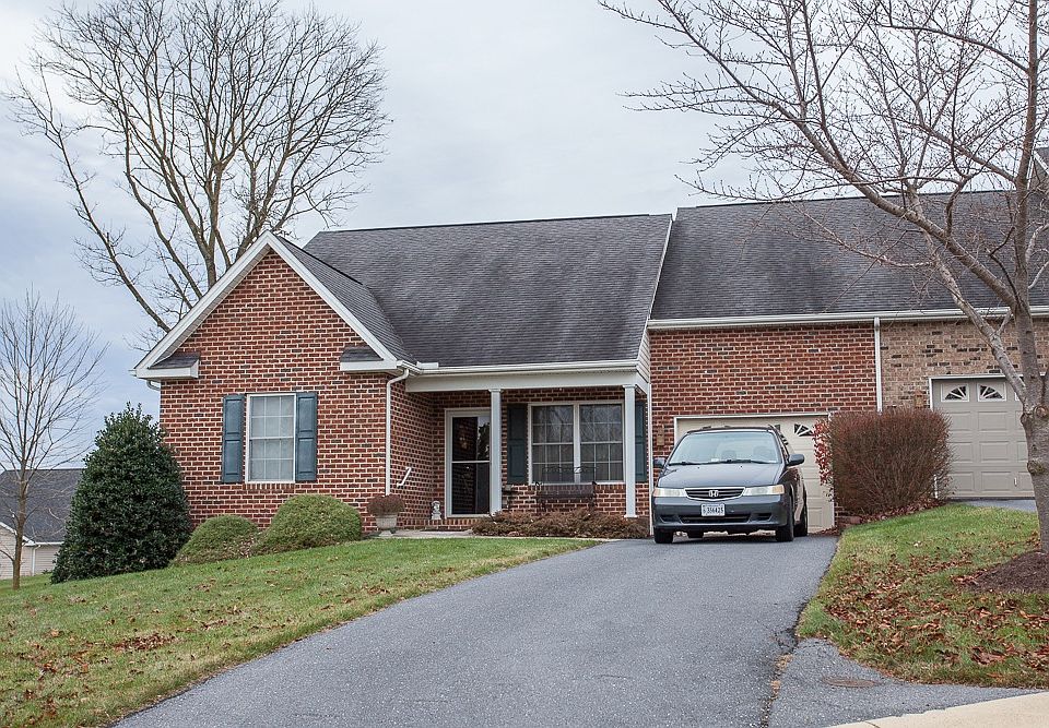 1st image of 392 Hickory Grove Cir