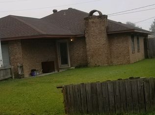 2400 Nottingham Ln, Groves, TX 77619