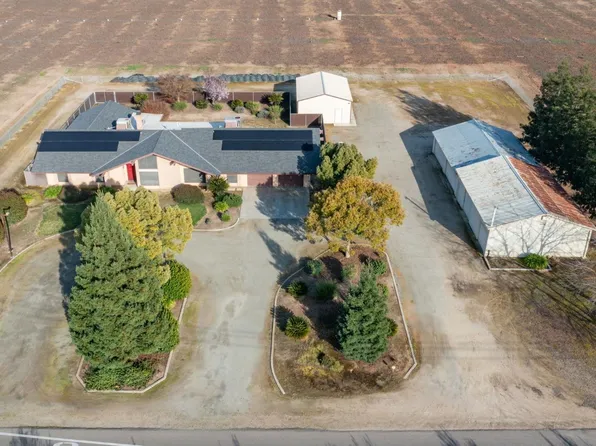 1104 S Turney Ave, Sanger, CA 93657