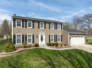 611 Staunton Rd, Naperville, IL 60565