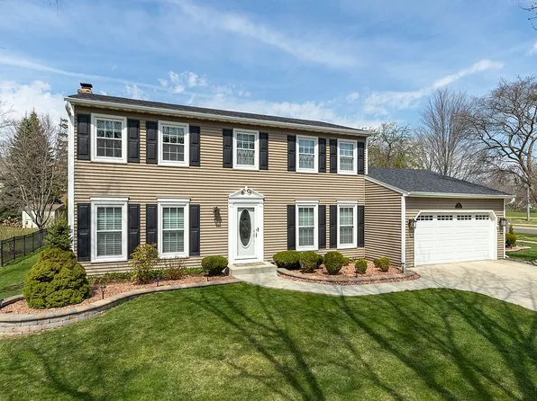 611 Staunton Rd, Naperville, IL 60565