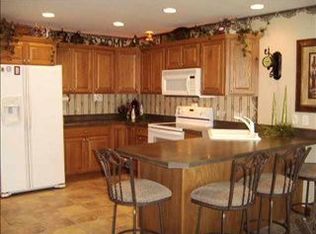 302 Oak Forest Dr, Epworth, IA 52045