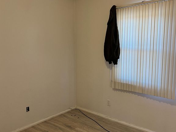 5th image of 1556 S Railroad Ave