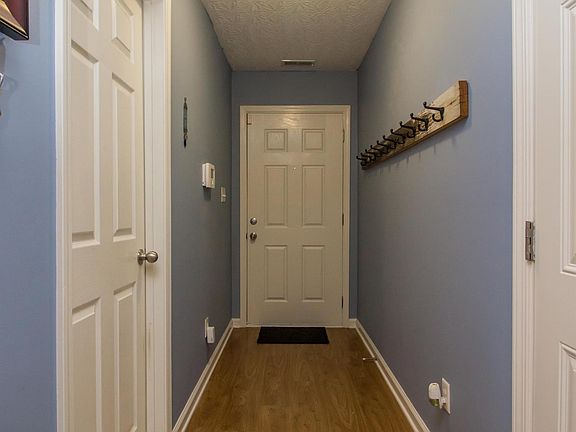 2nd image of 876 Winding Oak Trl