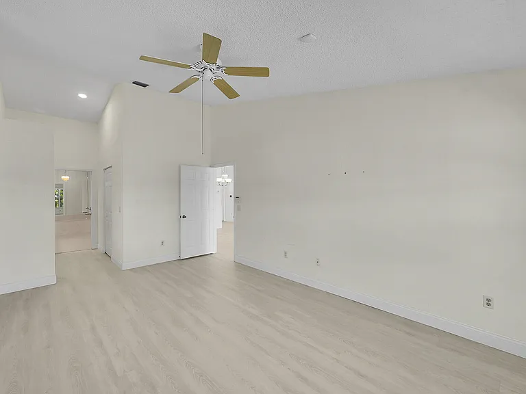 9581 Tavernier Dr — Photo 12