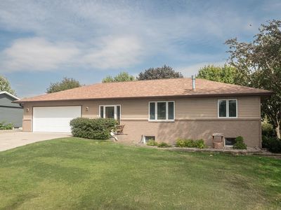 305 Hartford Ave SE, Orange City, IA, 51041