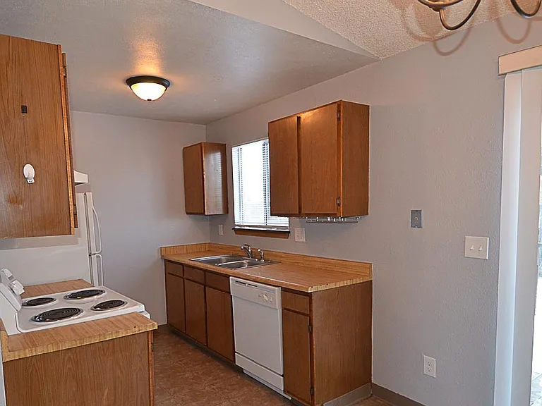 4902 S Rifle Ct — Photo 4