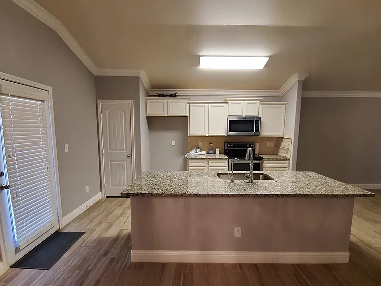 1621 Revolution Dr — Photo 2