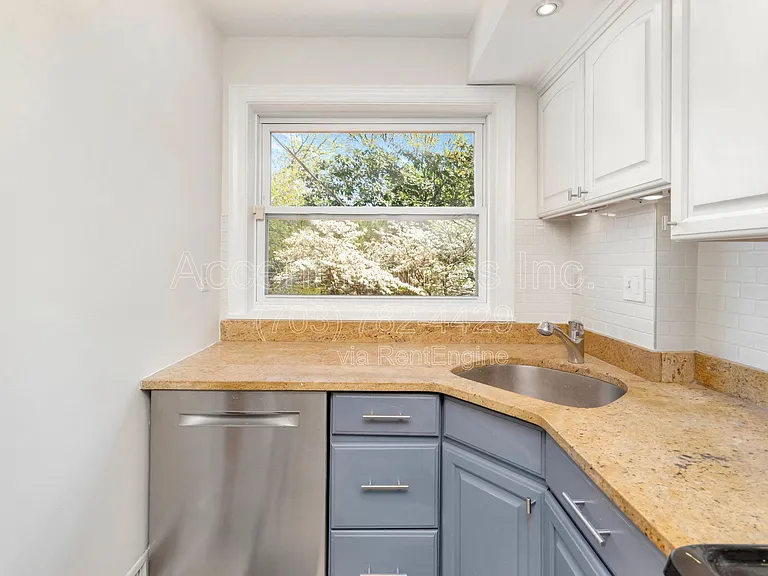 712 S Alfred St — Photo 12