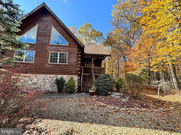 100 Glen Eagles Dr, Hazleton, PA 18202