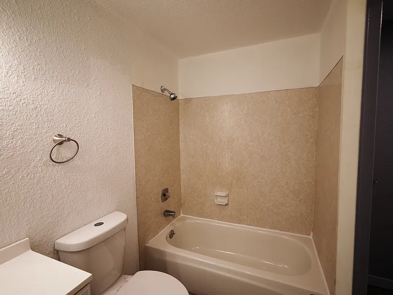 5018 11th Ave NE #B — Photo 12