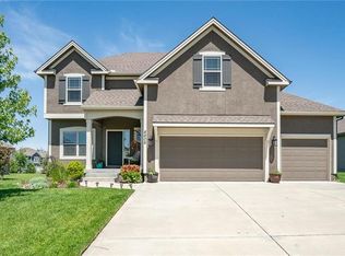 8806 NE 100th St, Kansas City, MO 64157