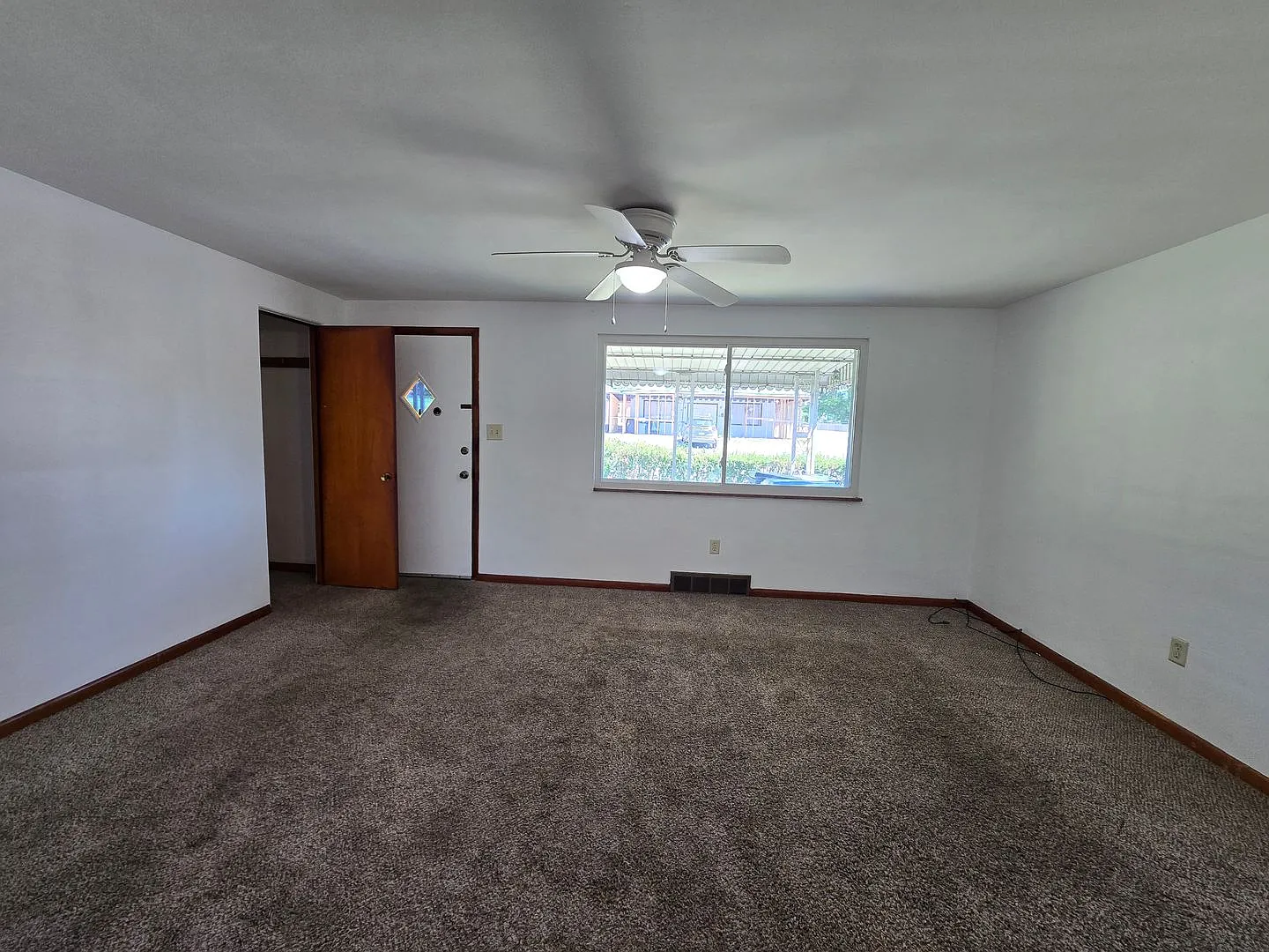 2 Bedroom Brick Ranch Home - Available NOW! — Photo 3
