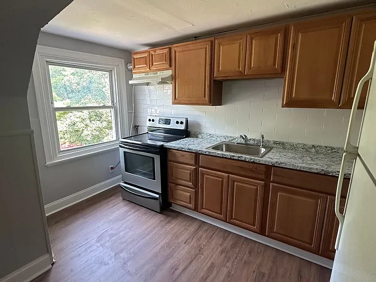 24 Owen Ave #3 — Photo 5