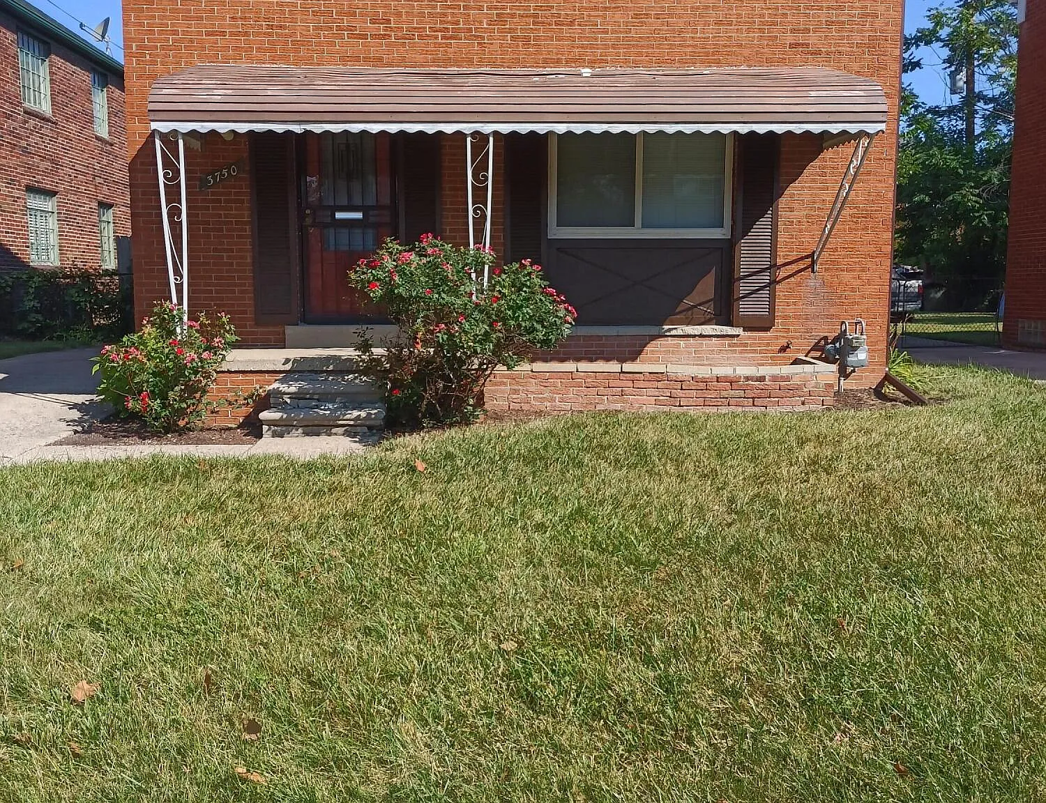 3 bed, 1.5 bath, 1268 sqft, $1,500 — Photo 1