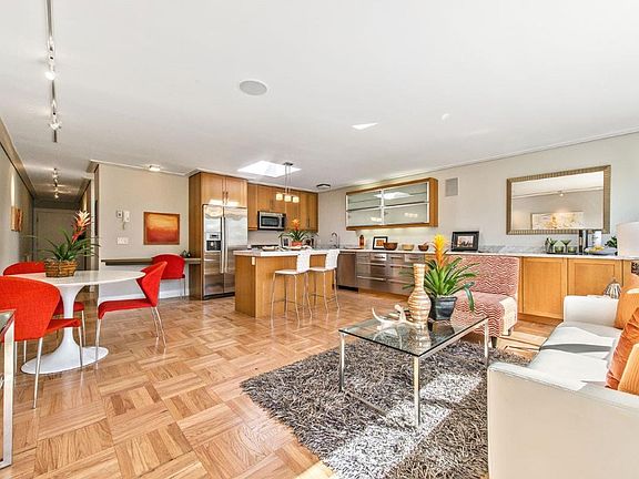 3rd image of 2828 Greenwich St APT 7
