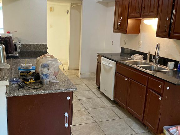 4th image of 819 W Embercrest Dr