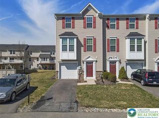 10 White Rose Ln, Easton, PA 18045