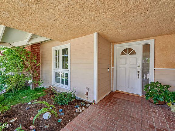 3rd image of 6 Dombey Cir